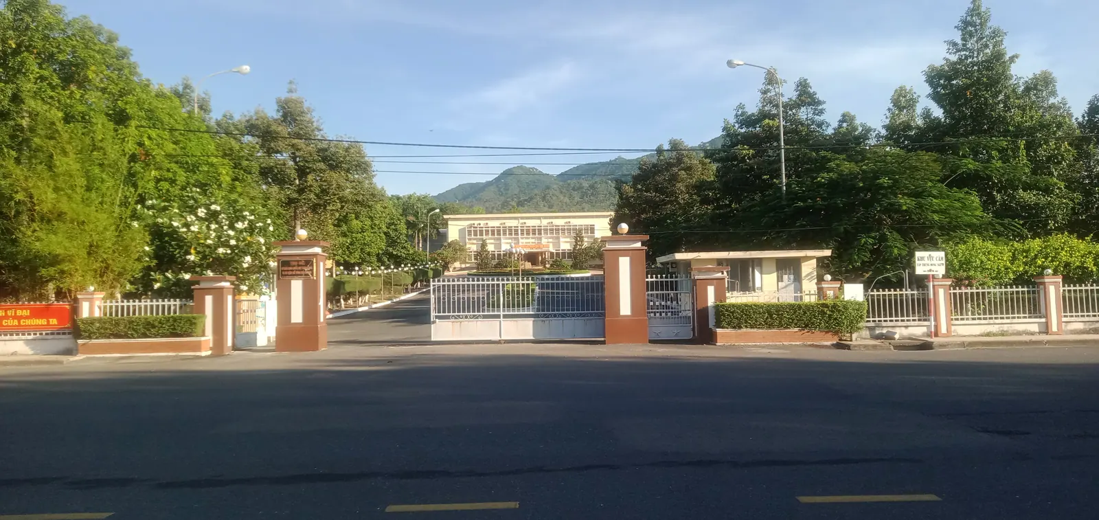 The People's Committee headquarters of the former Cam Ranh city, which became four wards on 1 July 2025